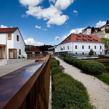 Gizella Hotel And Restaurant Veszprem Bagian luar foto