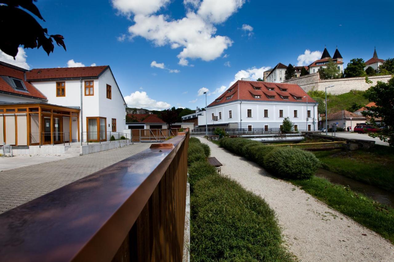 Gizella Hotel And Restaurant Veszprem Bagian luar foto