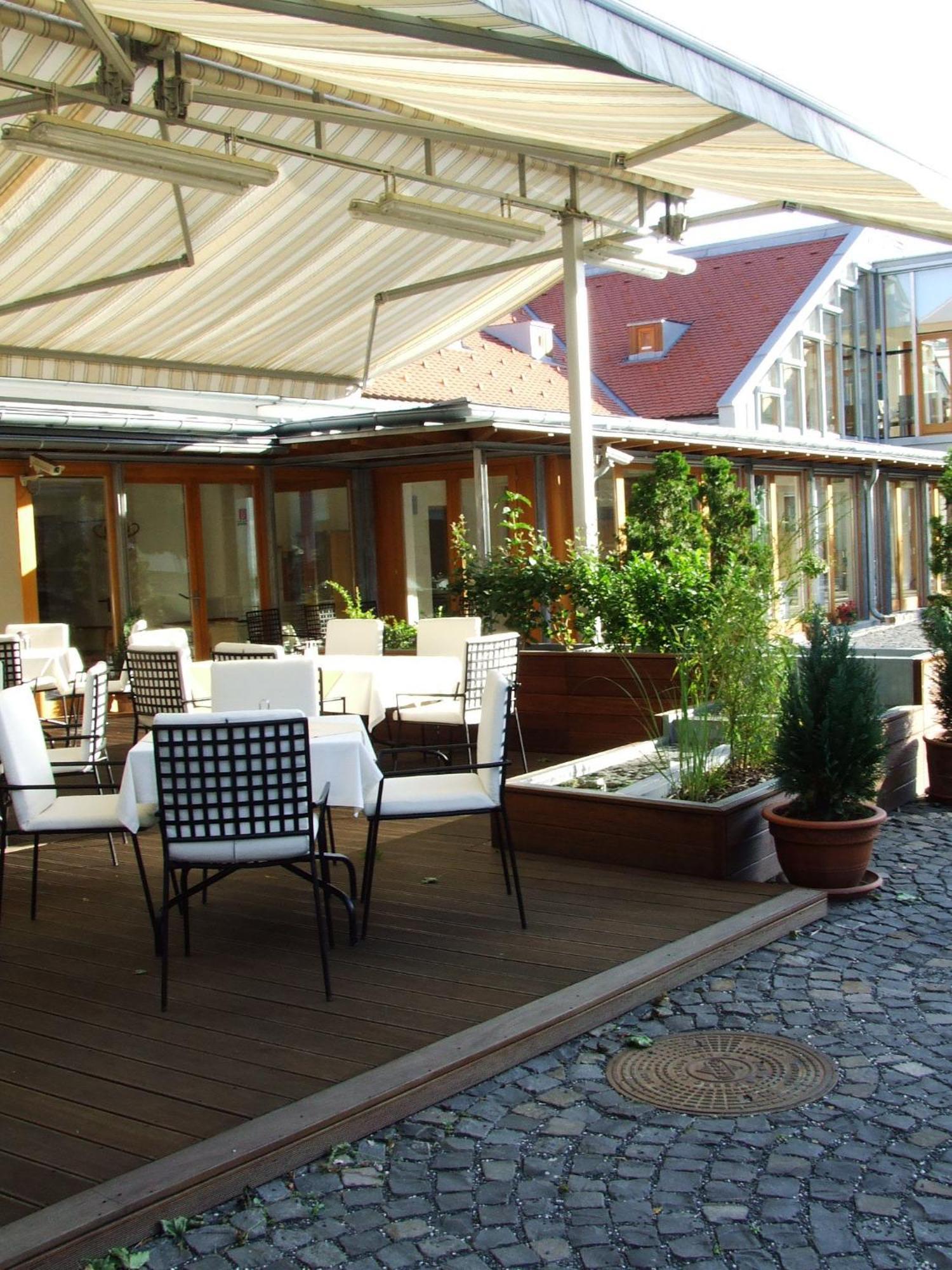 Gizella Hotel And Restaurant Veszprem Bagian luar foto